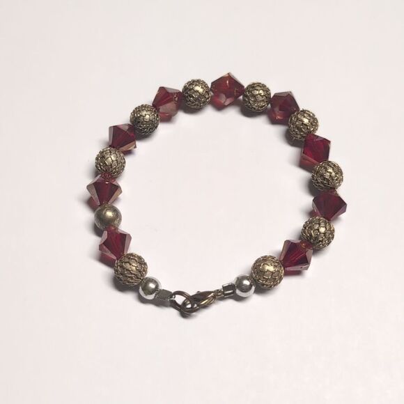 298 Red Faceted and Antiqued Gold Textured Beaded Bracelet - Picture 5 of 5